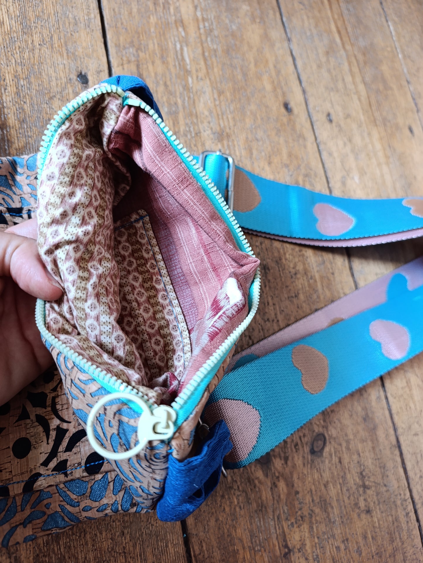 Geommetrical hearts bag