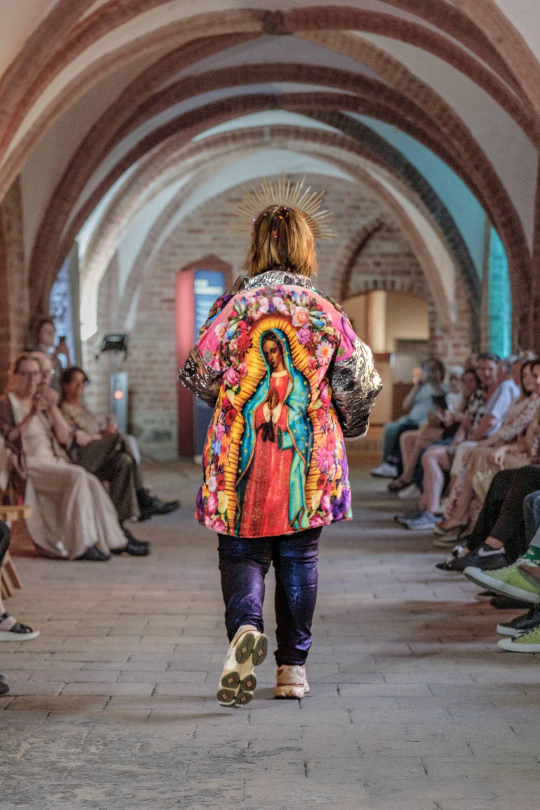 Madonna today holy unicum 6 - PAULINA'S FRIENDS