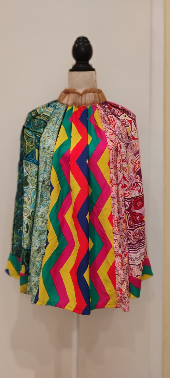 Paisley geommetrical colours top