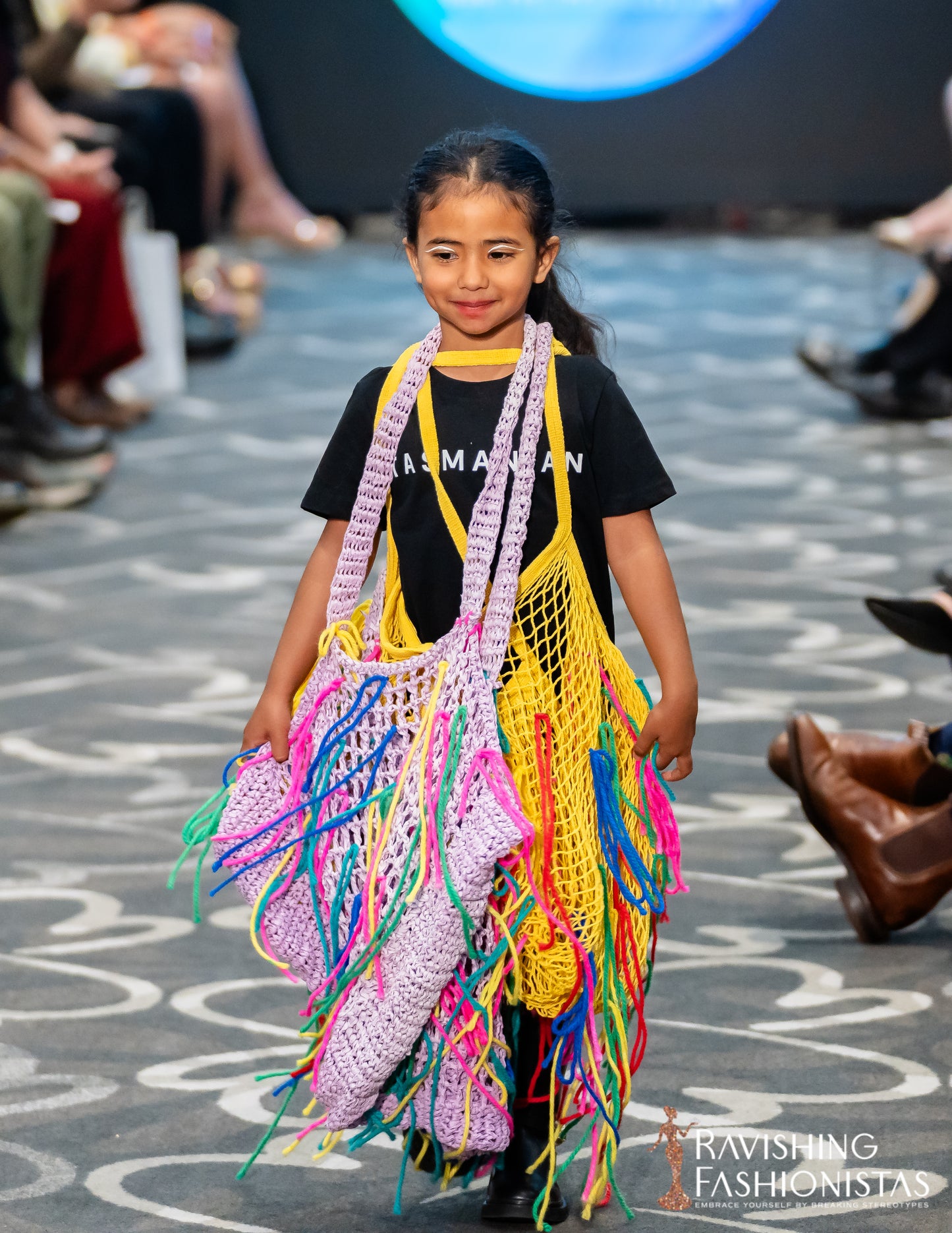 Oversized fringe tote bag