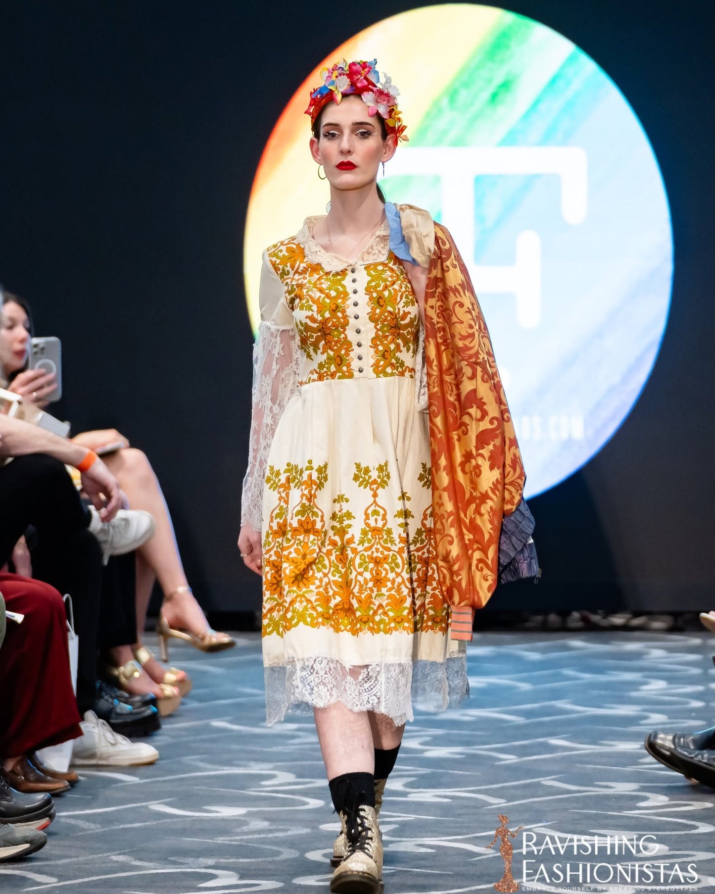 Folklore dress with lace sleeves - PAULINA'S FRIENDS